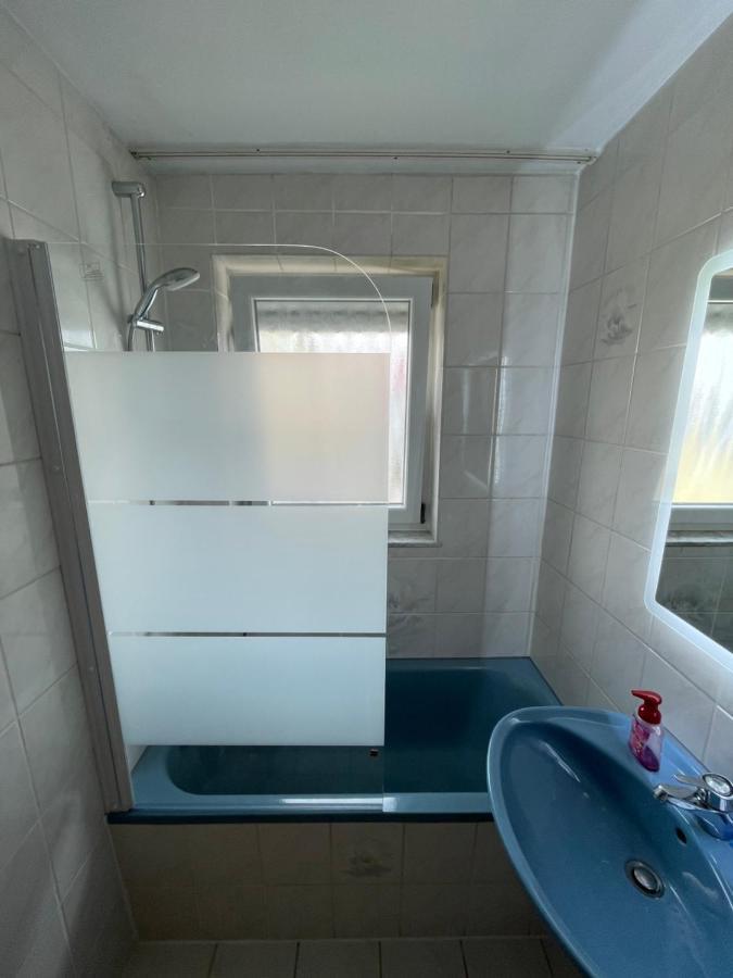 Sonnige 3 Zimmer Wohnung Mit Schoenem Balkon Im Gruenen ريوتلنجن المظهر الخارجي الصورة